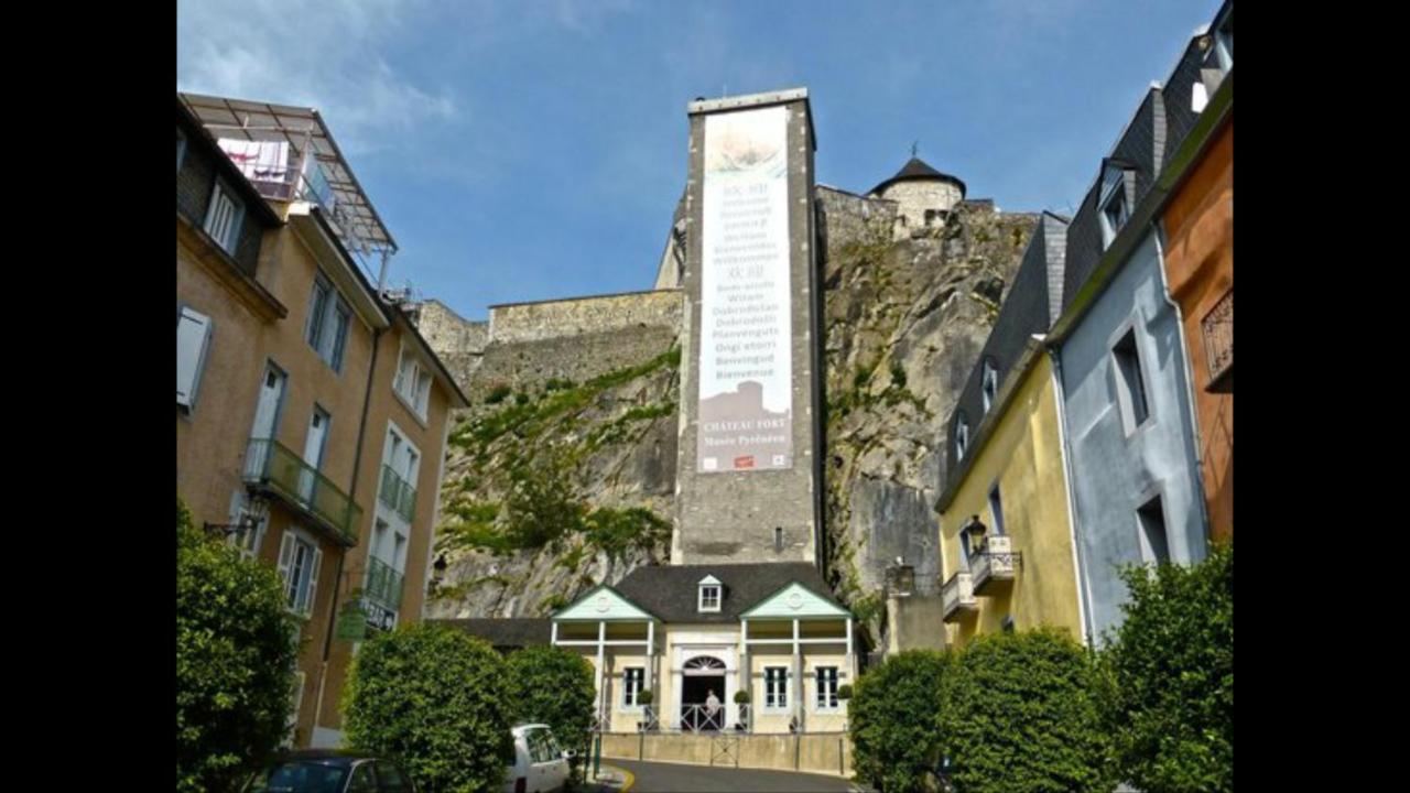 Logis Hotel Castel De Mirambel Lourdes Exterior photo